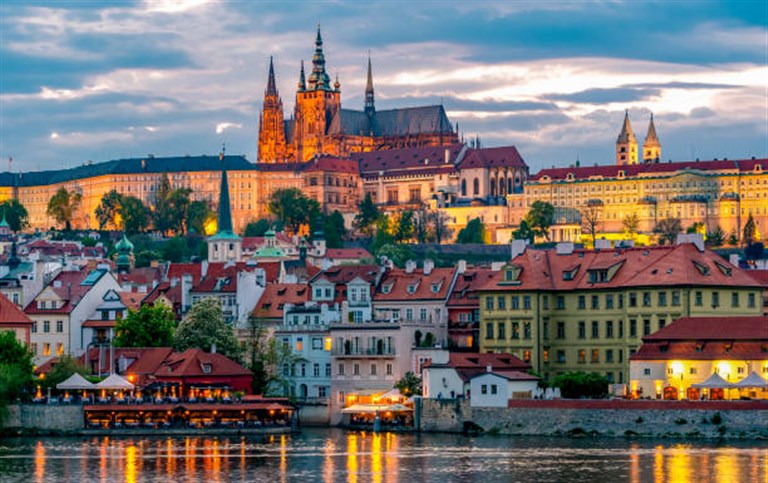DISCOVER THE HEART OF EUROPE 