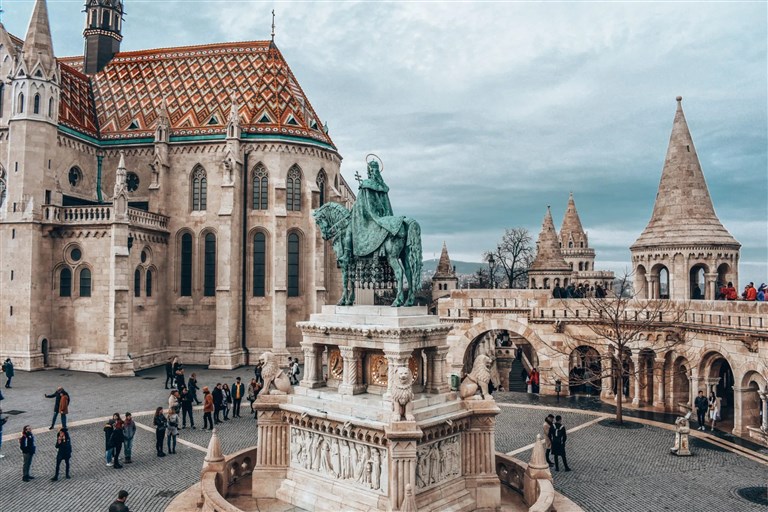 DISCOVER THE HEART OF EUROPE 
